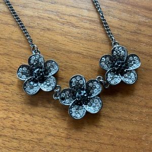 Claire’s Black Flowers Necklace
